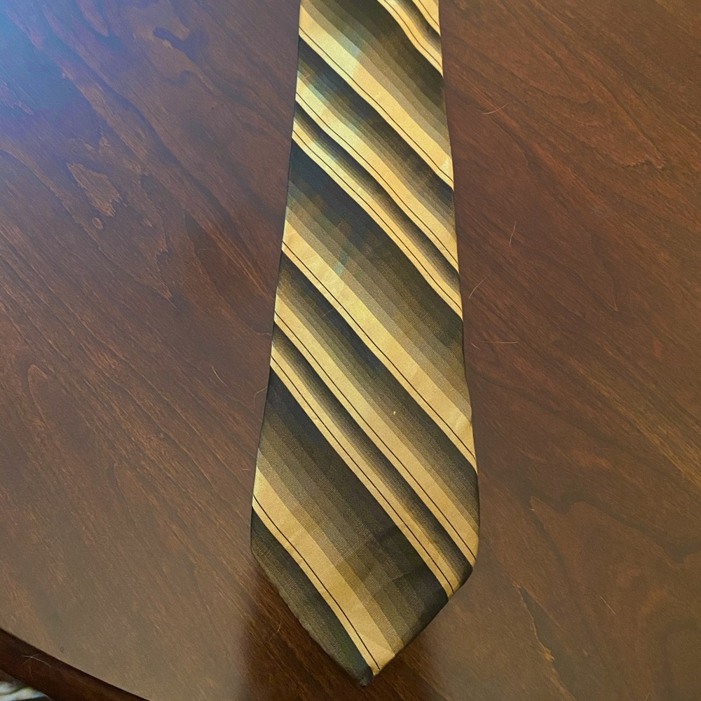 Perfect “Office” Arrow Tie